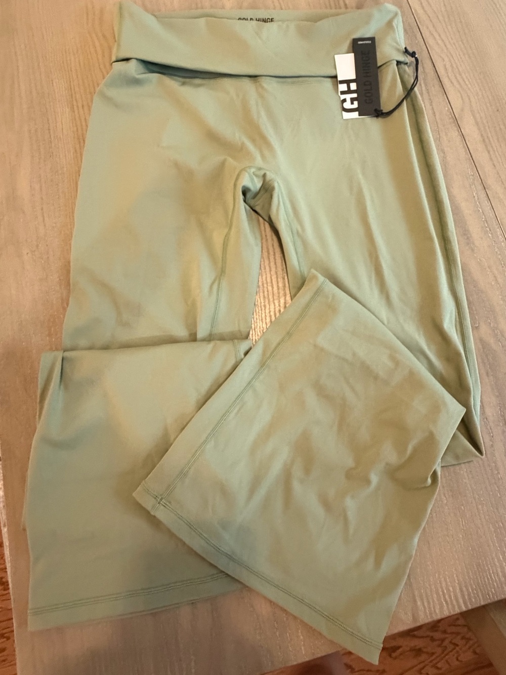 NWT Women’s Gold Hinge Flare leggings (XL)